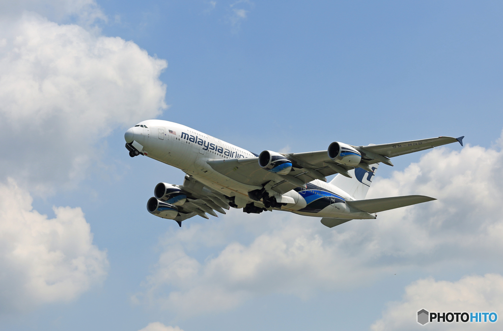 「良い空～」 Malaysia A380-841 9M-MNB離陸