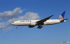 「群青」 UNITED 777-222 N224UA 到着