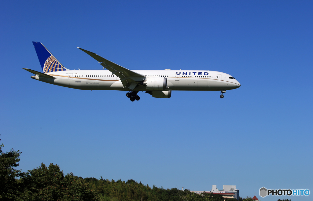 「真青の空」UNITED 787-9 N15969 着陸します