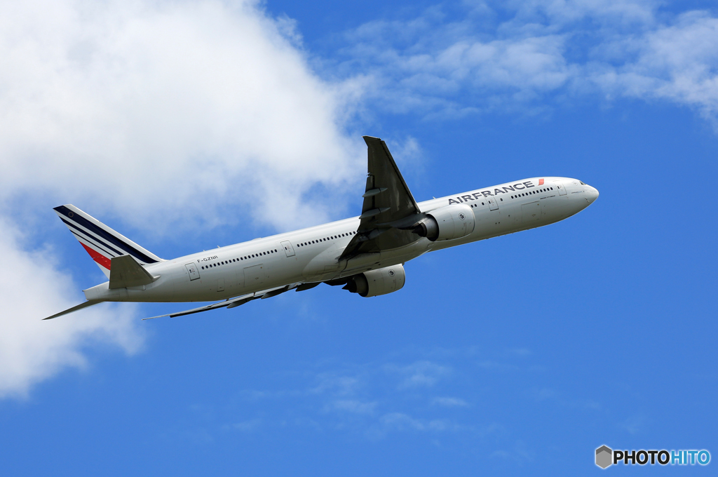「青が大好き」 Air France 777-200 Takeoff 