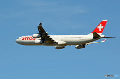 「晴れ」 SWISS A340-313 HB-JMI 飛び立ちです