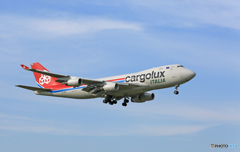 「青空」 Cargolux 747-400 LX-YCV 着陸