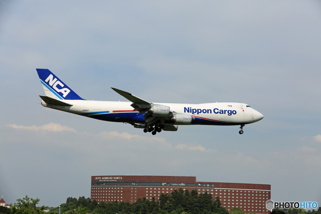 「青色」 NCA 747-8KZF JA12KZ Landing