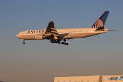 「良い空～」 UNITED 777-222 N788UA着陸です