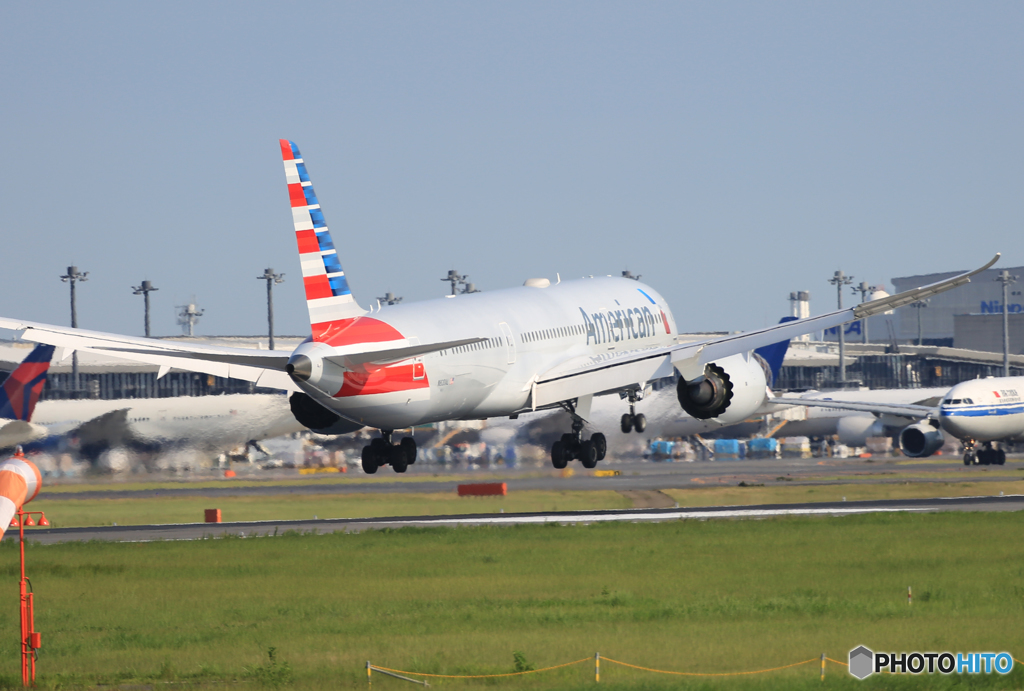 「スカイ」 American 787-9 N820AN 着地前