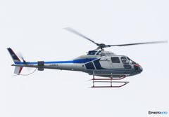 「曇り」取材ヘリコプター