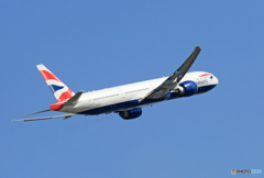 「晴れ」 British 777-336 G-STBG 出発です