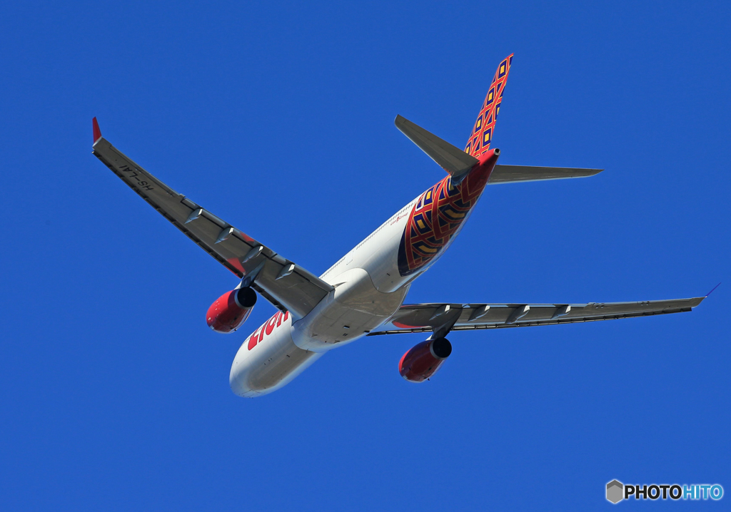 「真青の空」 Lion Air A330-343 HS-LAI飛び立ち