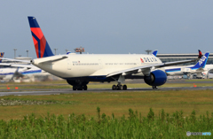 「青色が好き」  DELTA A350-941 N506DN 離陸します