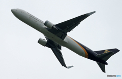 「曇り」 UPS 767 N342UP Takeoff 