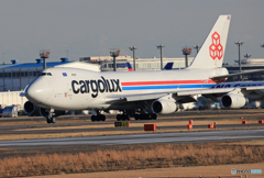 「空色」 Cargolux 747-4R7F LX-VCV 飛び立ちです