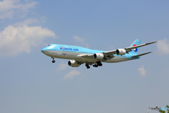 「青色」 KOREAN 747-8 HL7636 着地前