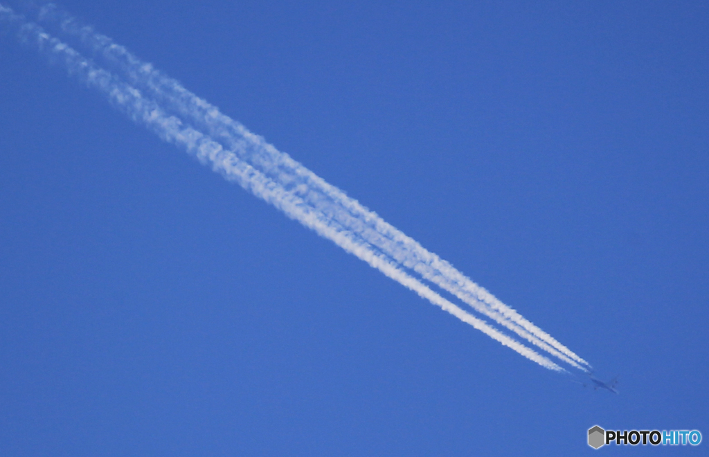 「青が好き」デルタ　４発機　ひこうき雲