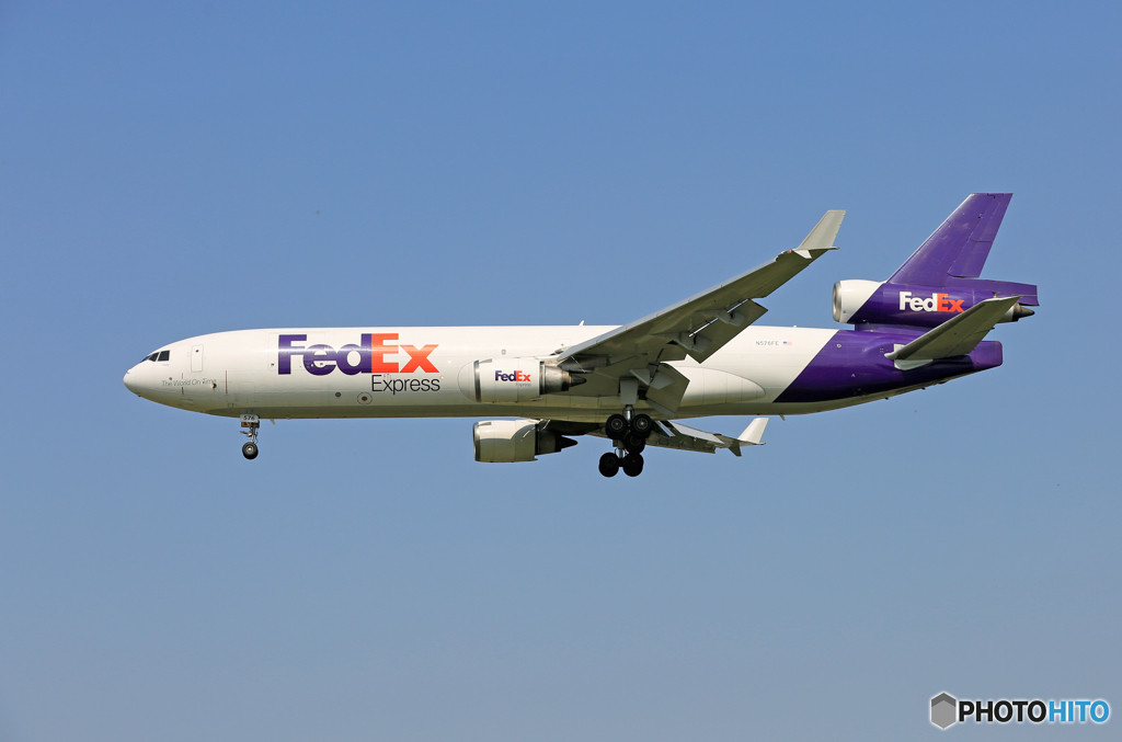 「スカイ」 FedEx MD-11 N576FE 着陸します