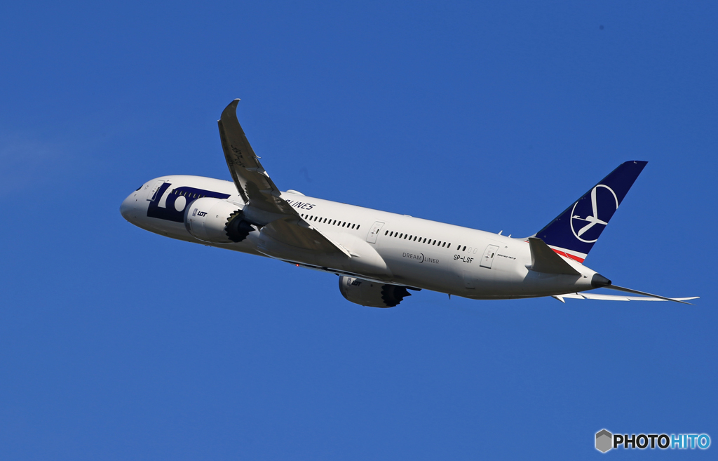 「空色」LOT 787-9 SP-LSF 離陸します