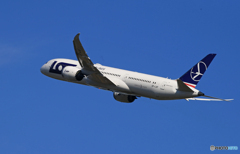 「空色」LOT 787-9 SP-LSF 離陸します