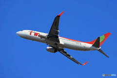 「群青色」 t'way 737-8AS HL8030 飛び立ち