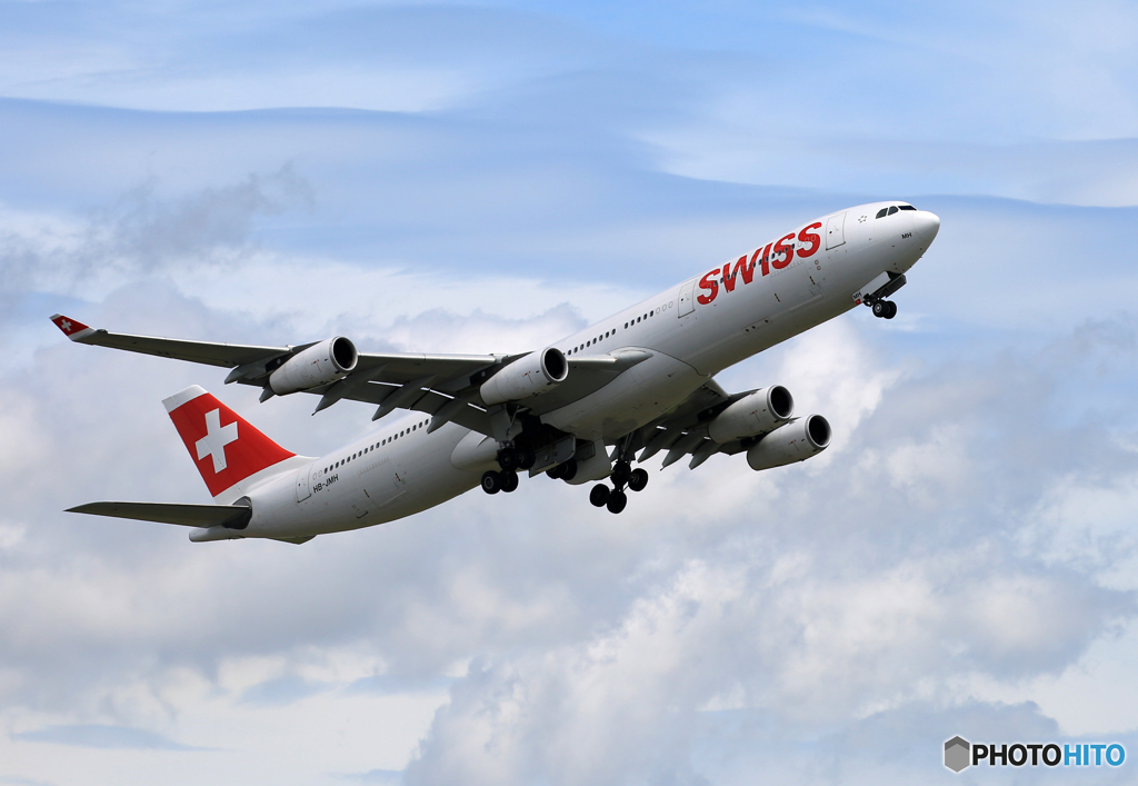 [青い空] SWISS A340-313 HB-JMH Takeoff
