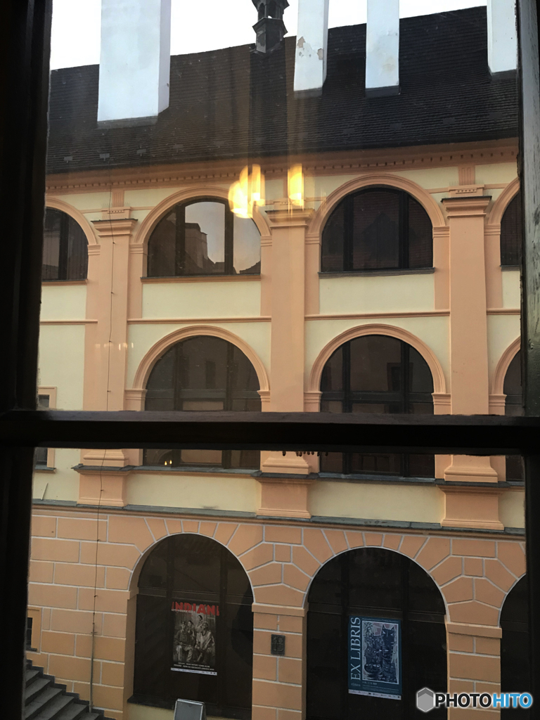チェコ（１０１１） チェスキー・クルムロフ　ホテルの窓から