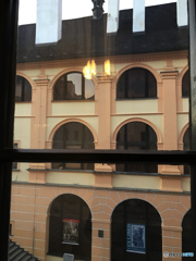 チェコ（１０１１） チェスキー・クルムロフ　ホテルの窓から