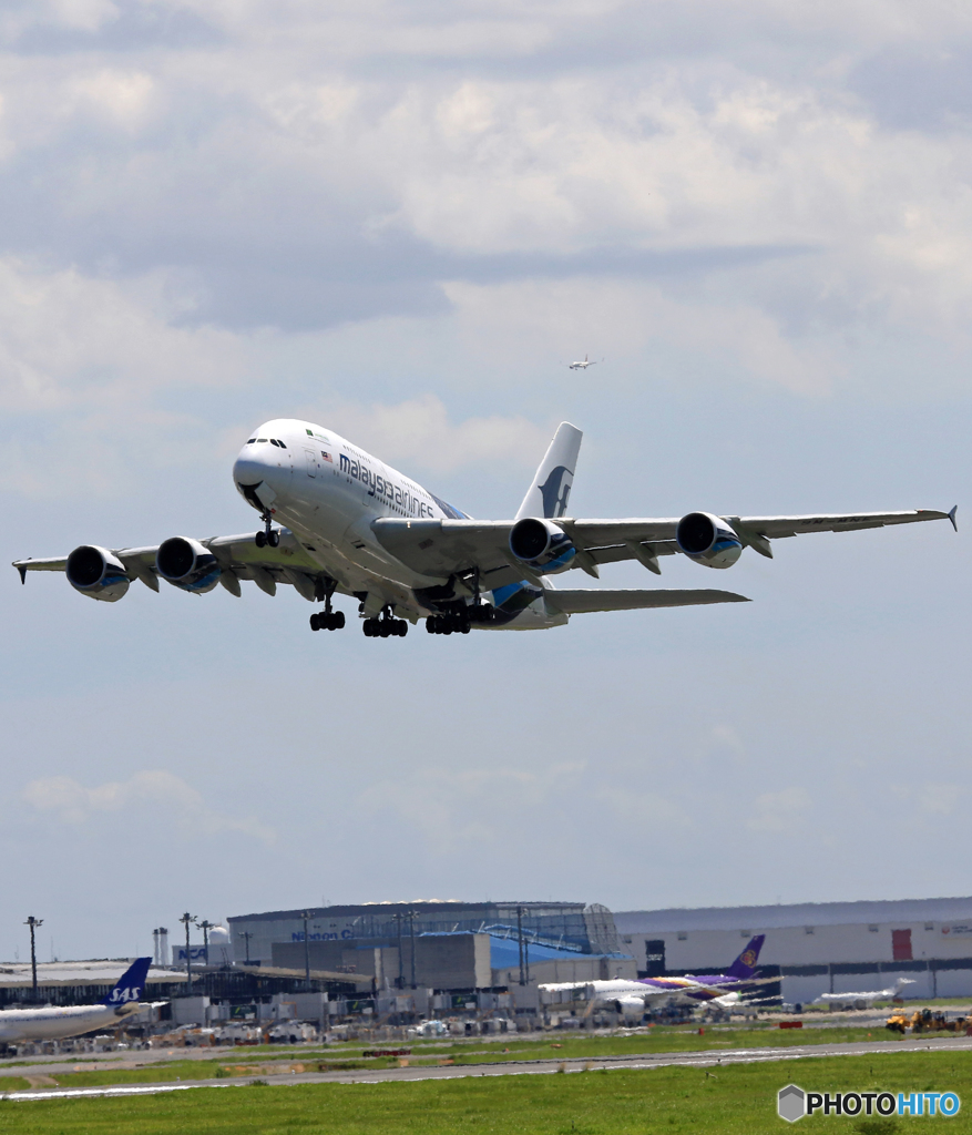 ☀「青い空」が一番 malaysir A380-841 9M-MNE 飛ぶ