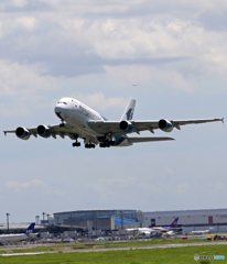 ☀「青い空」が一番 malaysir A380-841 9M-MNE 飛ぶ