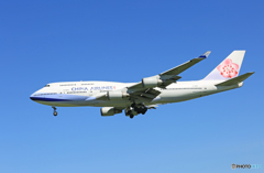 「青が大好き」 CHINA 747-400 B-18210 着陸します