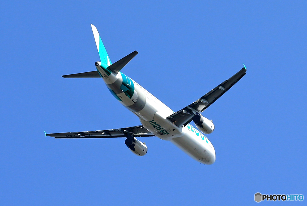 「青空」 Air Seoul A321-231 HL1790離陸します