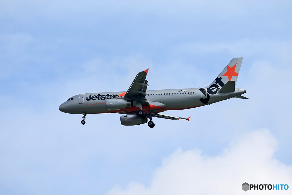 「☁」Jetstar A320-232 JA10JJ    Landing