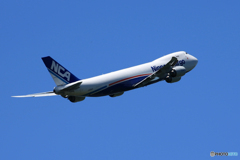 「真青の空」NCA 747-8KZF JA15KZ 出発