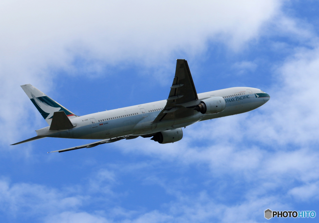「真青の空」 Cathay 777-267 B-HND 飛ぶ