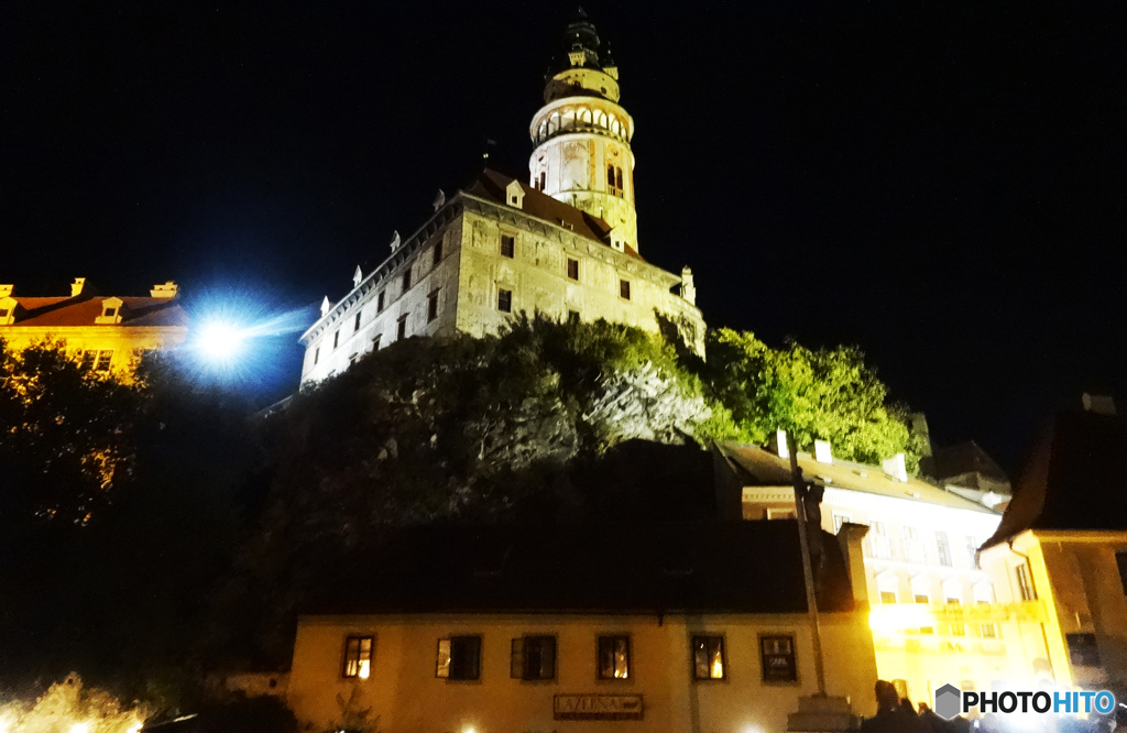 チェコ    (1117)  チェスキー・クルムロフ城の塔を観る