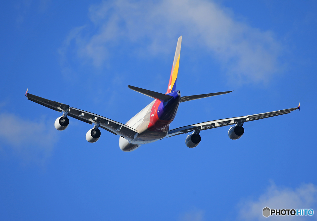 「青が大好き」 Asiana A380-841 HL7640 出発です