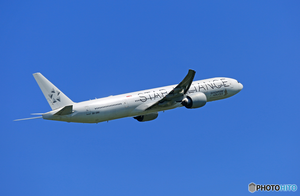 「すかい」 Singapore STAR 777-312 9V-SWI 離陸です
