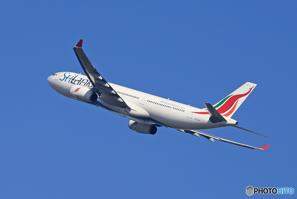 「青の空」SriLankan A330-343 4R-ALN 飛ぶ