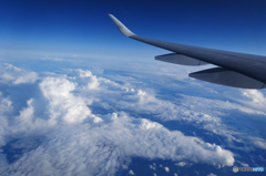 「青い日」  雲の上からの眺めは快晴ですね。