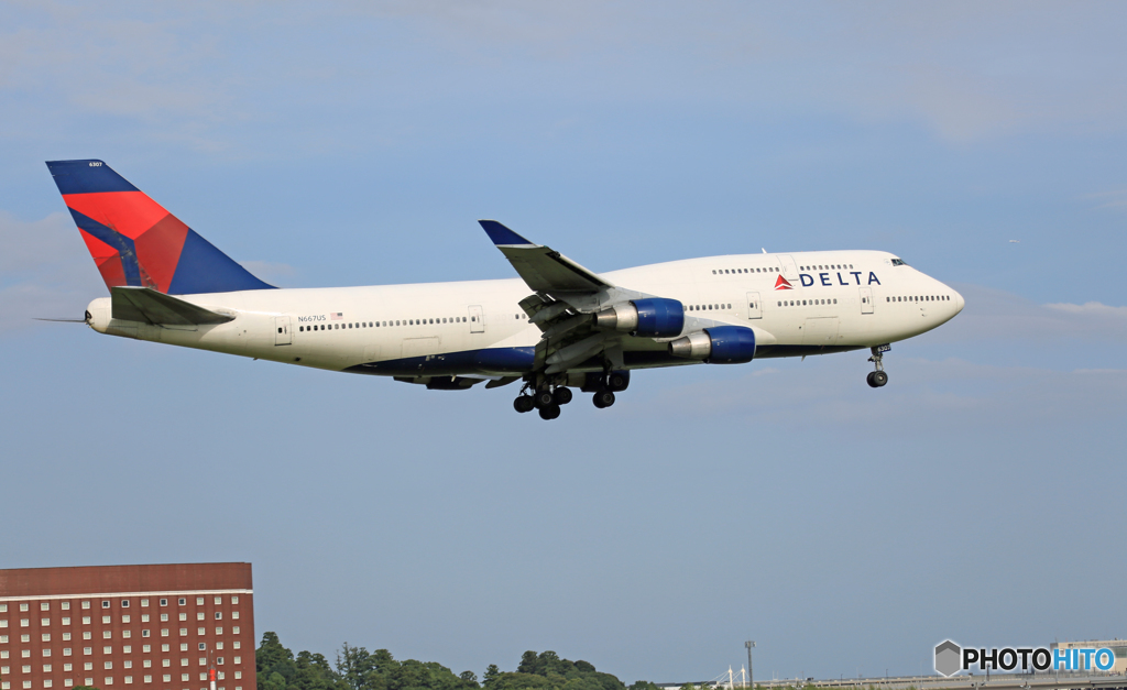 「良い空～」DELTA 747-400 N667US 着地前