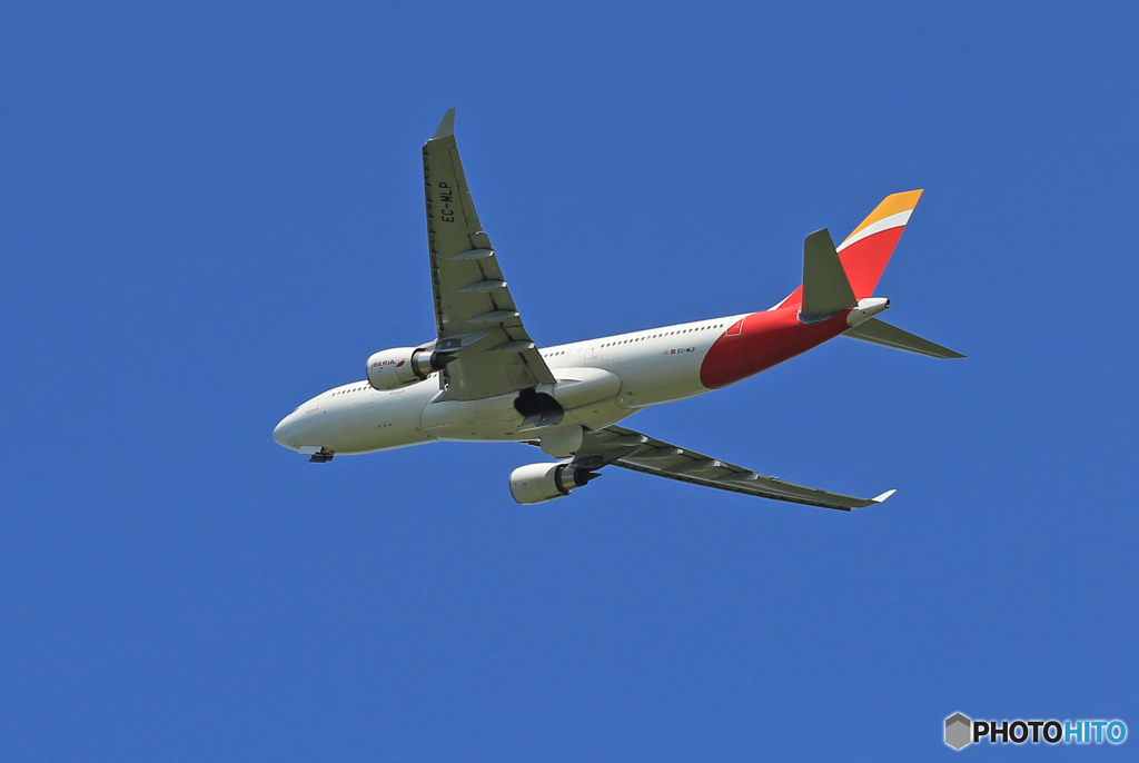 「真青の空」 Iberia A330-202 EC-MLP 飛ぶ