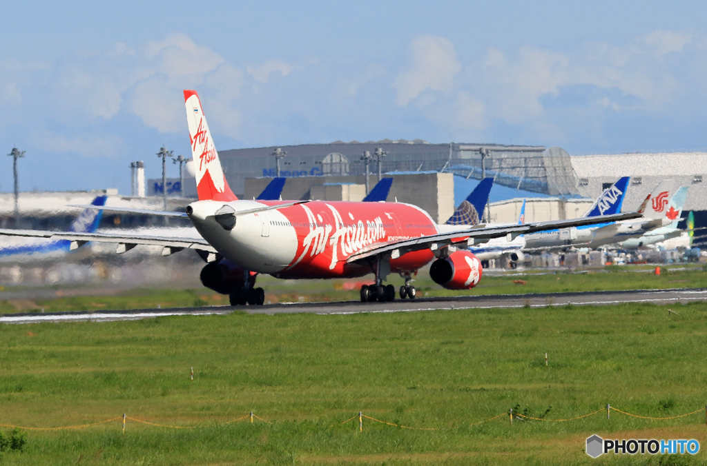 「青」 Air Asia A330-343 離陸します