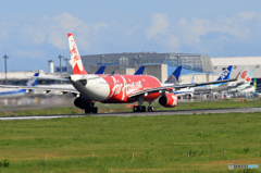 「青」 Air Asia A330-343 離陸します
