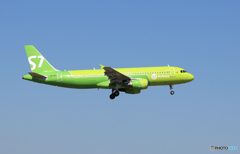 「良い天気」S7航空 A320-214 VQ-BRC 着陸