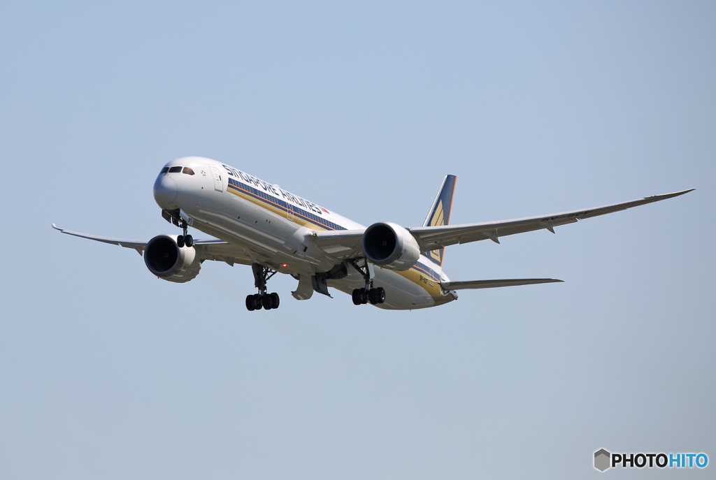 「青い日」 Singapore 787-10 9V-SCF 飛び立ち