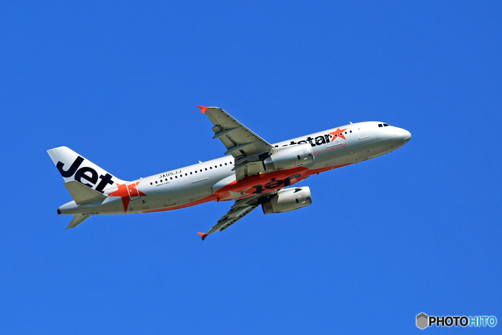 [青い空] Jetstar A320-232 JA05JJ 出発です