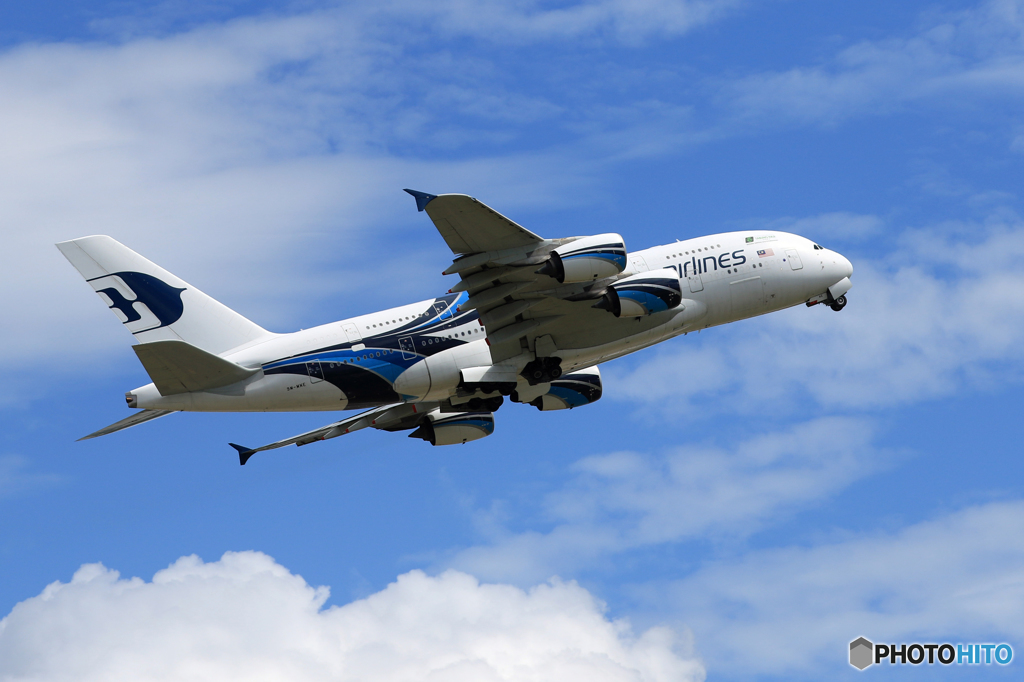 「青色」 Malaysia A380-841 9M-MNE 飛行