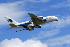 「青色」 Malaysia A380-841 9M-MNE 飛行