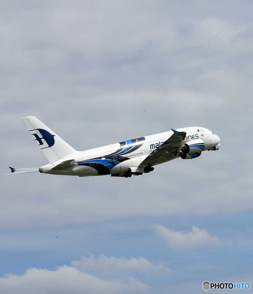 「群青色」 malaysia A380-841 9V-MNE 飛び立ちです