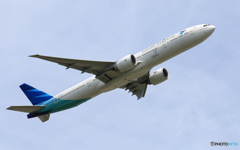 「ぶるー」 Garuda 777-3U3 PK-GIF 飛び立ちです