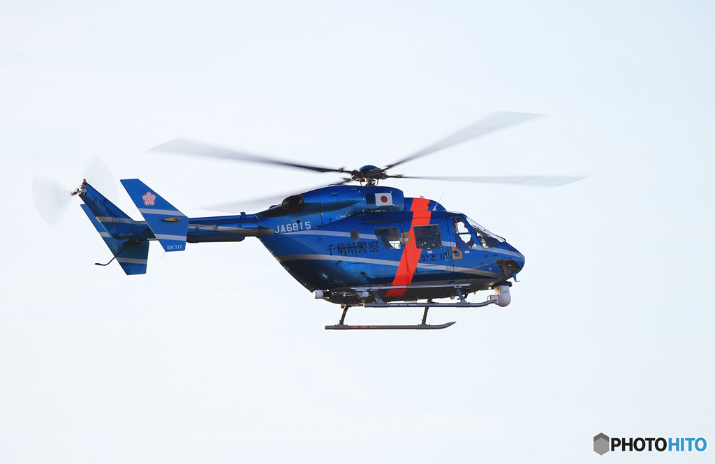 「青い空」が一番 千葉県警ヘリ 「かとり」 BK-117