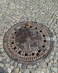 ベルリンの壁・崩壊から(３０)年 ・ 誰も撮らない蓋？