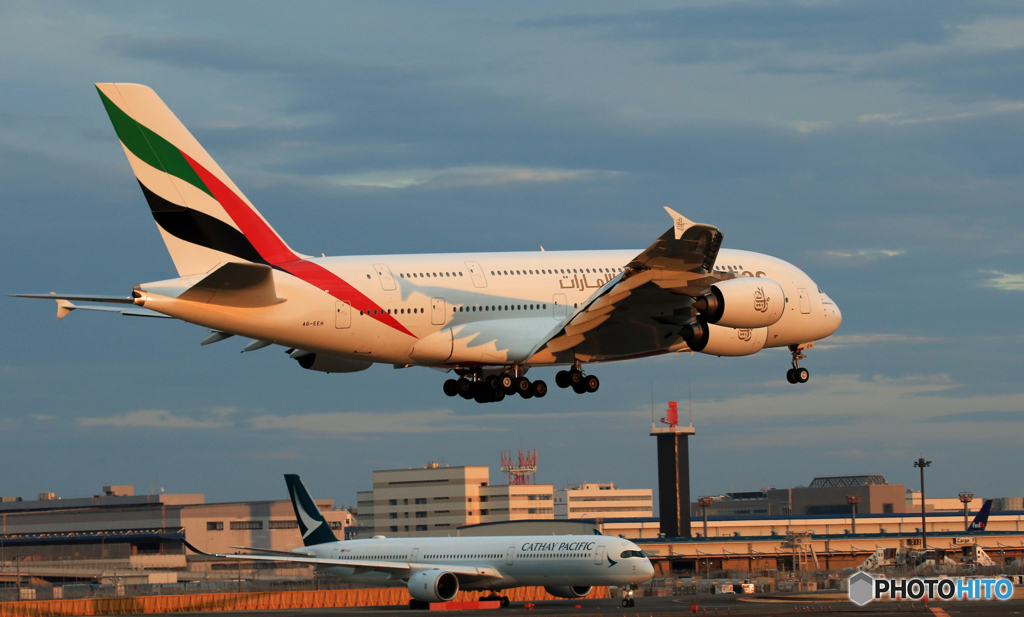 「令和」 EMIRATES A380-861 A6-EEH Landing 　